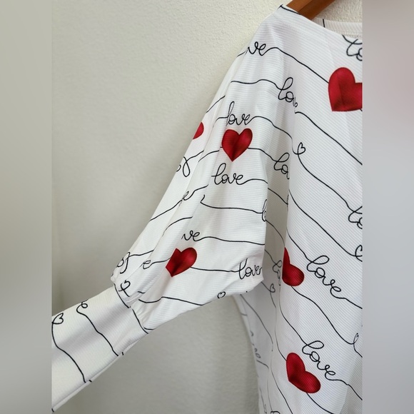 NWT CBR White Off-Shoulder Sweater with Red Hearts Women’s Size Small - Picture 7 of 8